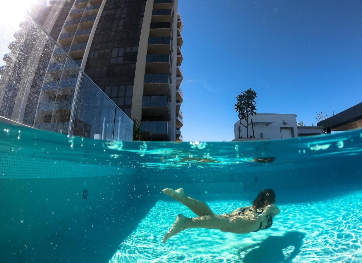 Iconic Kirra Beach Resort Гоулд Коуст Екстериор снимка